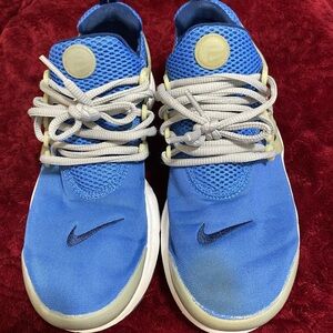 Nike Blue and Gray Athletic Shoes
Size 7Y which is also a size 8.5 in women’s.